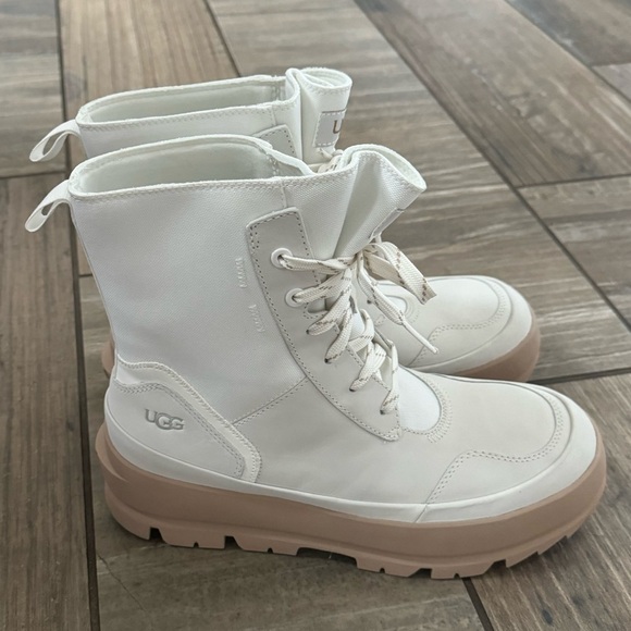 UGG Lug Platform Lace-Up Combat Boot Women’s size 9.5 - Picture 5 of 11